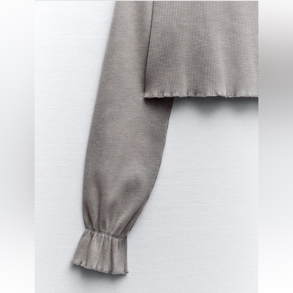 ✨SALE✨ ZARA WASHED EFFECT RIB SWEATSHIRT
✨SALE✨ - Picture 9 of 10